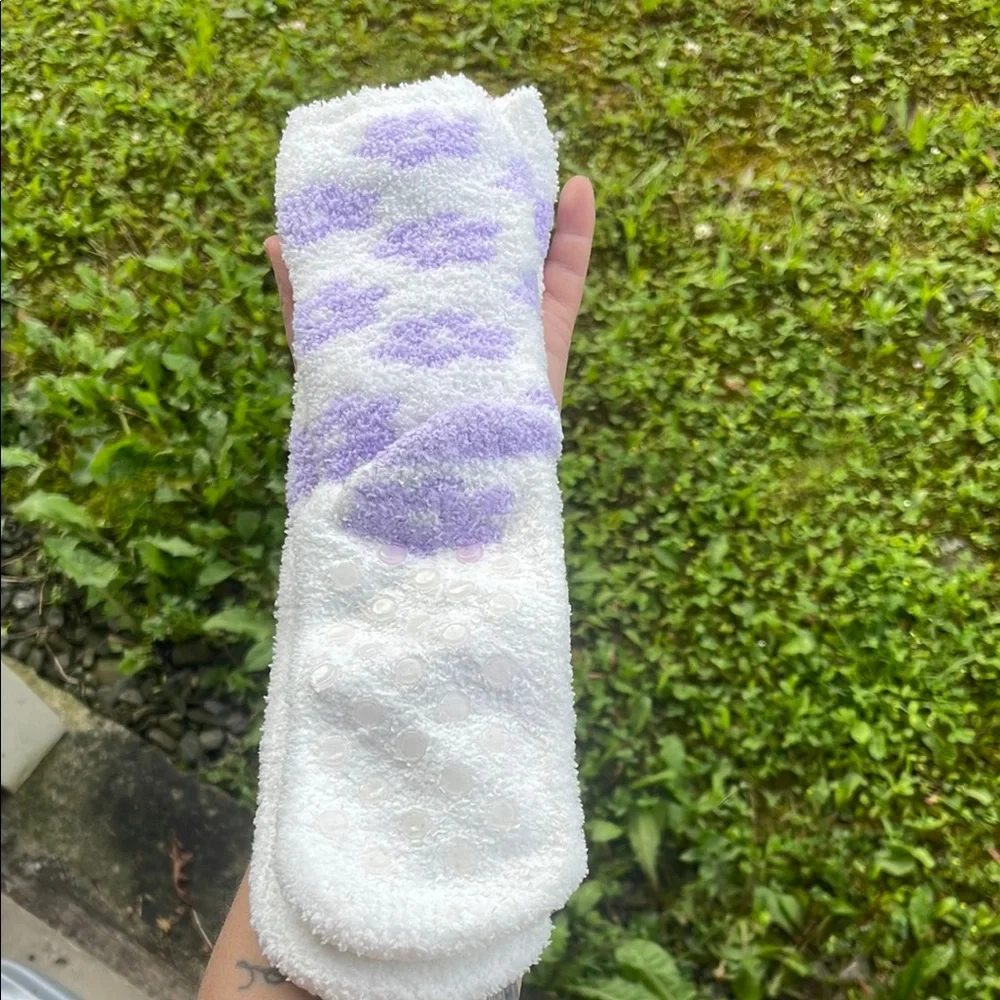 Ale-Hop White Fuzzy Socks with Heart Design - Picture 7 of 8